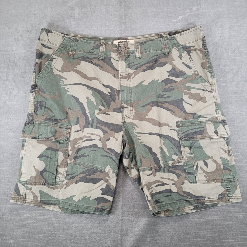Wrangler Y2K Mens Green Camo Cargo Shorts Actual Size 44 Stretch Cotton